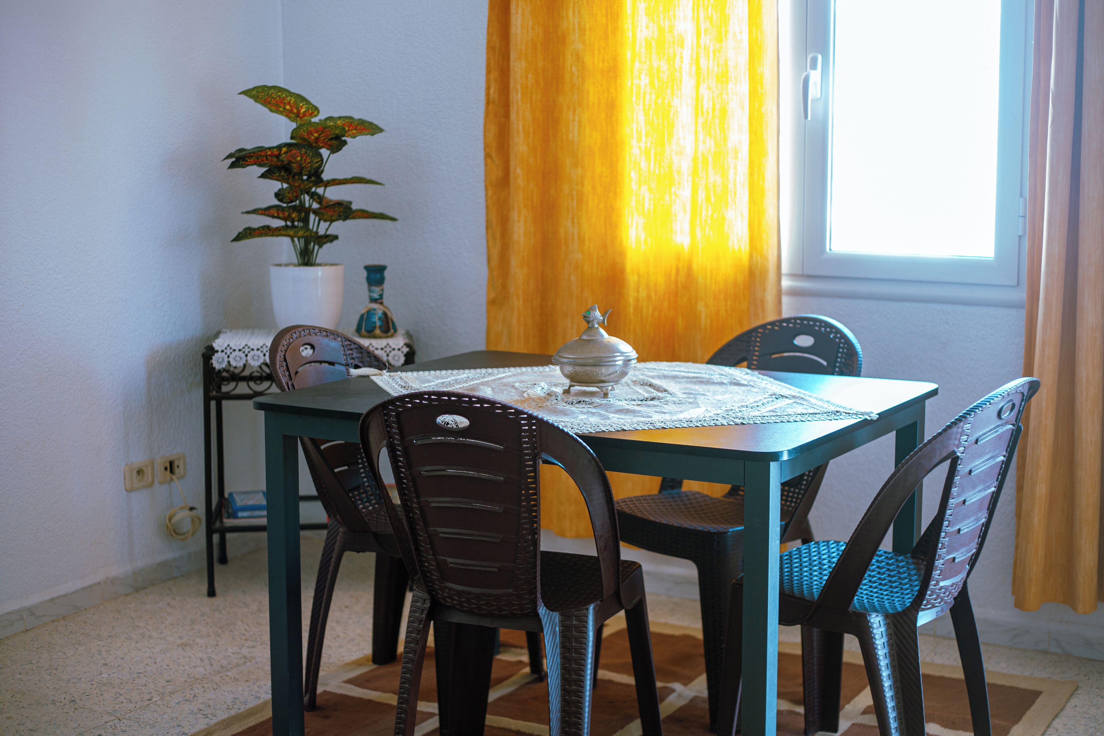 Appartement, balcon, vue ville | Coin séjour | TV connectée de 46 pouces avec chaînes numériques, console de jeux vidéo