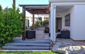 Terrace/patio - Nice home in Torremolinos with private swimming pool, can be inside or outside (Torremolinos)