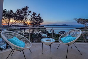 Terrace/patio - Eagle's nest Villa - Sea View Relax in this oasis of elegance. (Baja Sardinia)