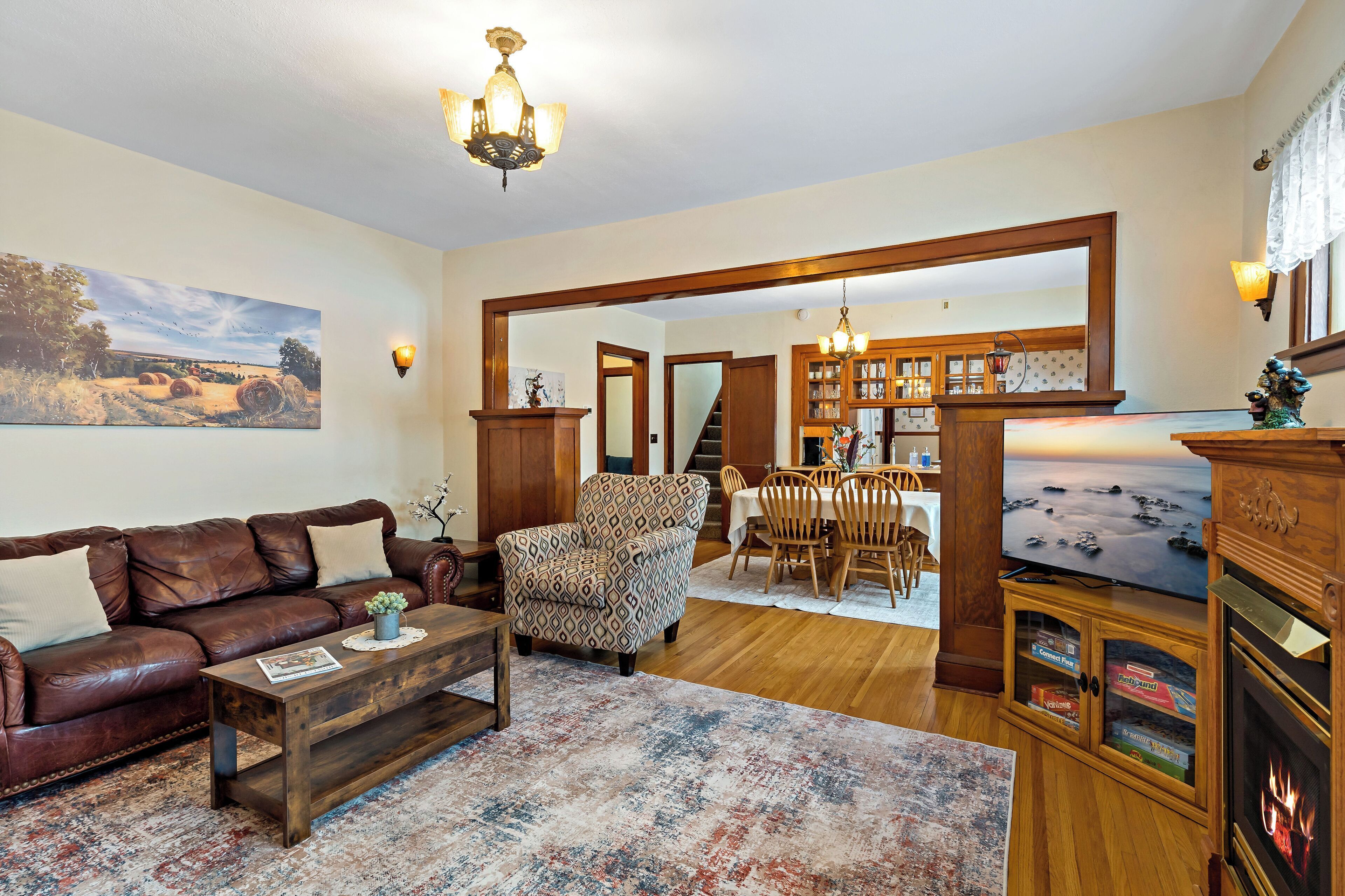 Televisión y chimenea 