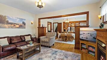 Televisión y chimenea