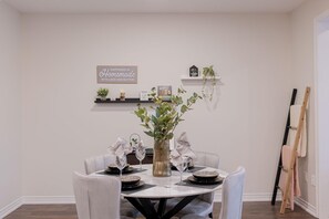 Dining - Executive 4 Bedroom Home In Oakville (Oakville)