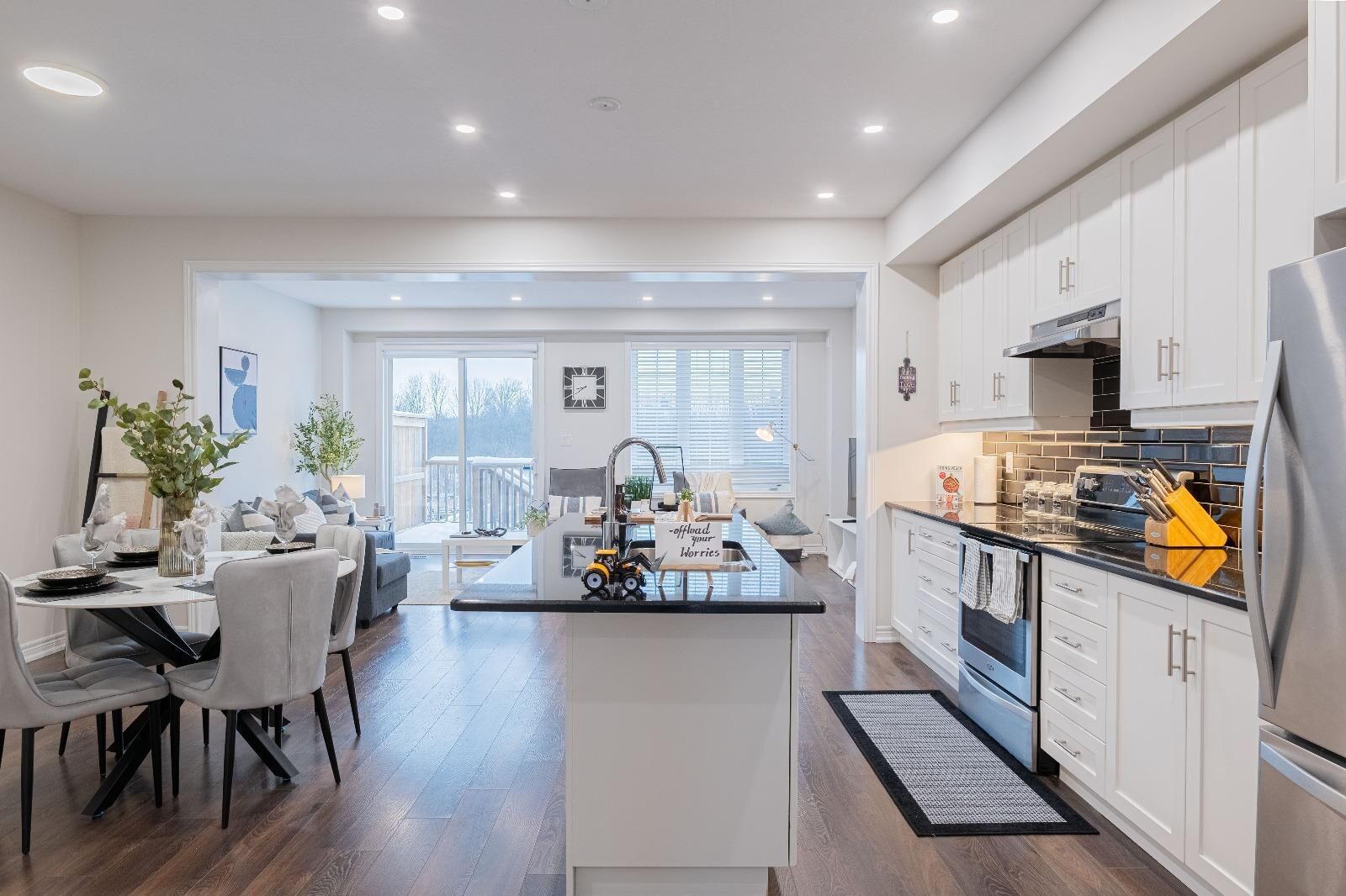 Micro-ondes, four, plaque de cuisson, lave-vaisselle