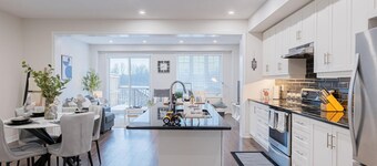 Executive 4 Bedroom Home In Oakville