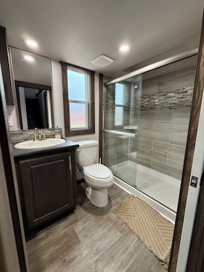 Towels, soap, toilet paper - The Juniper @ HSRV (Ivins)