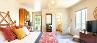 Boho Flat 1 block from exclusive beach!