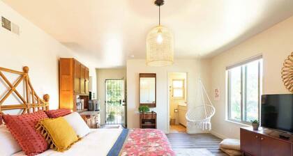 Boho Flat 1 block from exclusive beach!