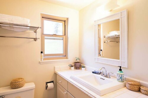 Boho Flat 1 block from exclusive beach!