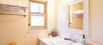 Boho Flat 1 block from exclusive beach!