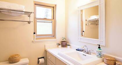 Boho Flat 1 block from exclusive beach!