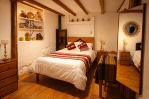 1 dormitorio, tabla de planchar con plancha, wifi y ropa de cama