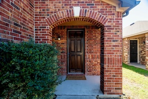 Exterior detail - Lackland AFB in 5 with Hot Tub & Pool
(San Antonio)