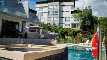 2 piscinas al aire libre