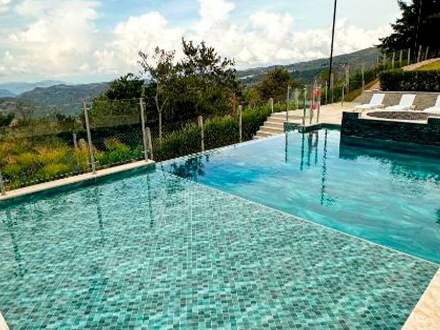 2 outdoor pools