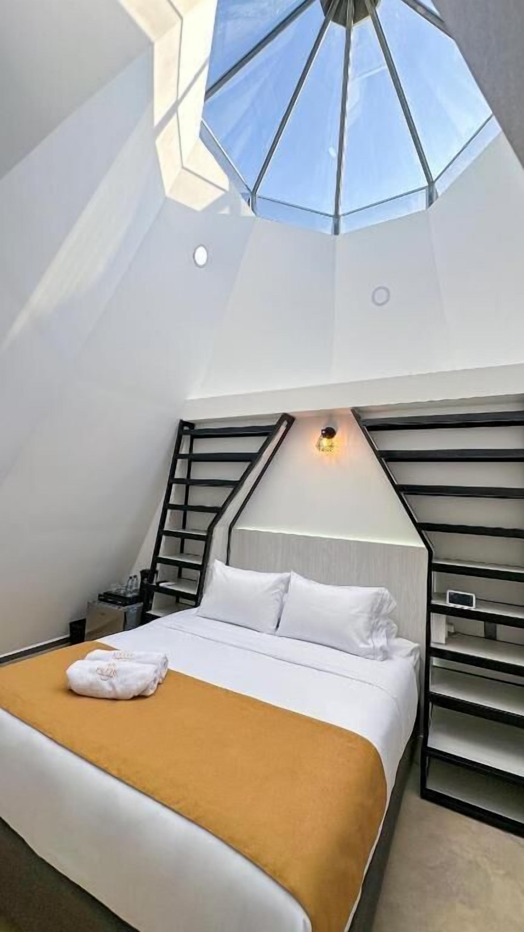 Minibar, escritorio, wifi gratis y ropa de cama 