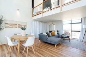 TV, offices - Bright & Spacious Hillcrest Loft w Expansive Deck! (San Diego)