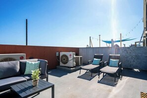 Terrace/patio - Bright & Spacious Hillcrest Loft w Expansive Deck! (San Diego)