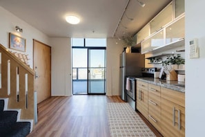 Coffee/tea maker, fridge, oven, stovetop - Bright & Spacious Hillcrest Loft w Expansive Deck! (San Diego)