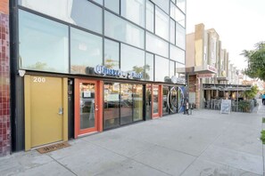 Exterior - Centrally Located Designer Loft w/ Parking and A/C (San Diego)