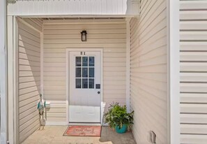 Exterior detail - Walk to Navarre Beach • Fun 1BR Pirate Themed Apartment • Backyard (Navarre)