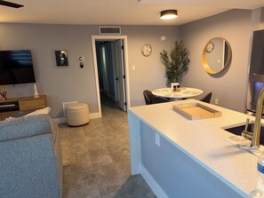 Living area - Welcome to the Beach (Indian Rocks Beach)