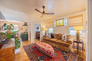 Smart TV, libros y estéreo 