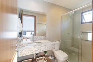 Chalet | Badezimmer | Dusche, Handtücher