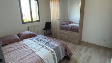 2 bedrooms, iron/ironing board, Internet, bed sheets