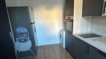 Microonde, forno, piano cottura, lavastoviglie