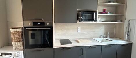 Mikrowelle, Ofen, Herdplatte, Geschirrspüler