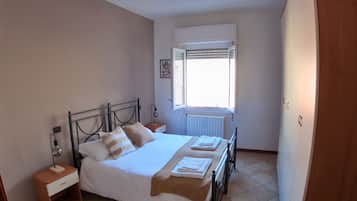 1 chambre, fer et planche Ă repasser, Wi-Fi gratuit, draps fournis