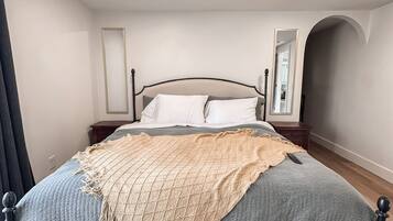 2 habitaciones, tabla de planchar con plancha, wifi y ropa de cama