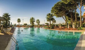 Seasonal outdoor pool, open 9:00 AM to 6:00 PM, pool umbrellas - FAFA Mel Holiday Hotel (Golem)