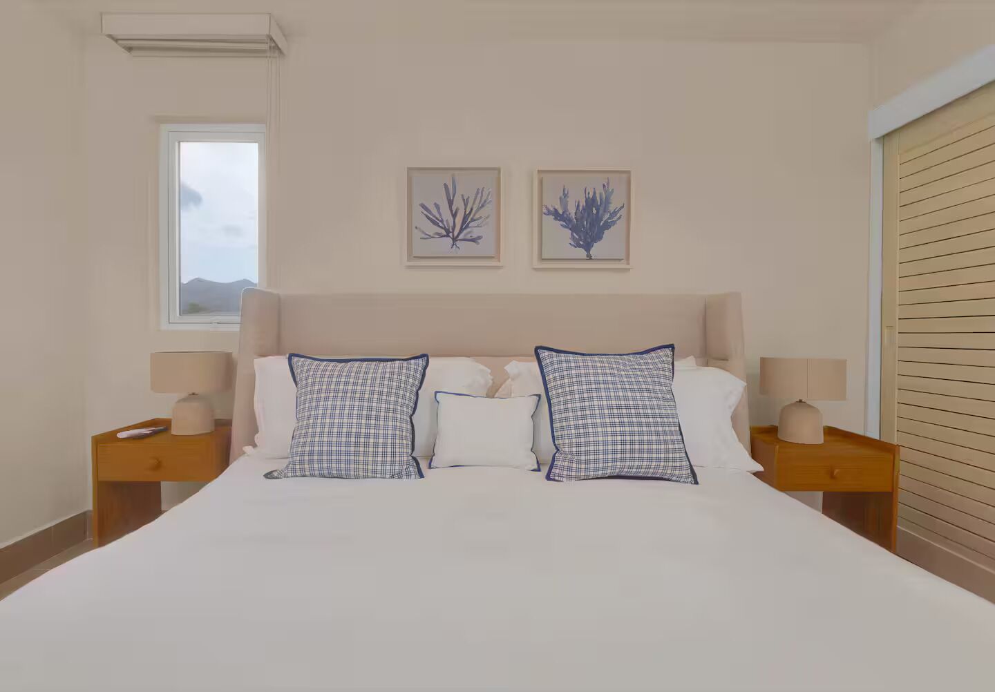 2 bedrooms, iron/ironing board, WiFi