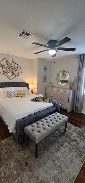 4 habitaciones, tabla de planchar con plancha, wifi y ropa de cama 