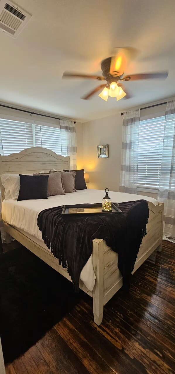 4 habitaciones, tabla de planchar con plancha, wifi y ropa de cama 