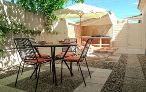 Outdoor dining - Lovely home in Vaison-la-Romaine with house a panoramic view (Vaison-la-Romaine)