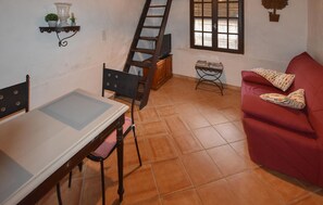 Living area - Awesome home in Vacqueyras (Vacqueyras)