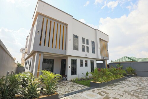 Casa Maria facility, Spacious Home Sleeps 4–8, Perfect for Families & Groups