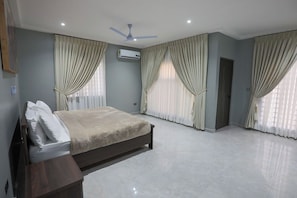 4 chambres, fer et planche à repasser, Wi-Fi gratuit, draps fournis