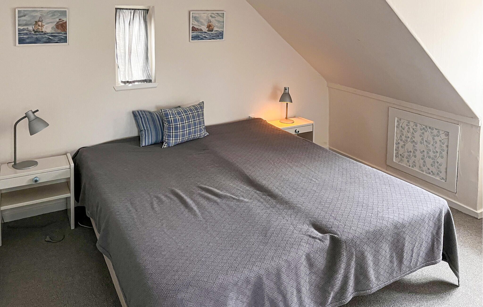 2 bedrooms, travel crib, free WiFi