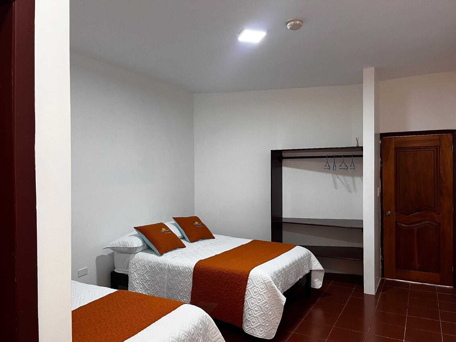 ห้องเบสิกดับเบิลหรือทวิน, วิวเมือง | Wi-Fi ฟรี, ผ้าปูที่นอน