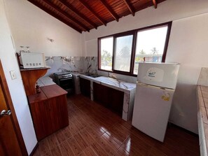 ตู้เย็น, เครื่องครัว/จาน/ช้อนส้อม, อุปกรณ์ทำความสะอาด