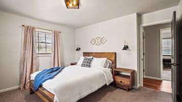 3 bedrooms, iron/ironing board, WiFi, bed sheets