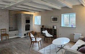 Fireplace - 2 bedroom stunning home in Glamsbjerg (Glamsbjerg)