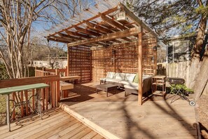 Terrace/patio - Little Blue House (Bryan)