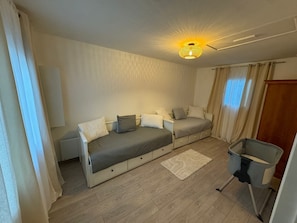 2 bedrooms, iron/ironing board, WiFi, bed sheets