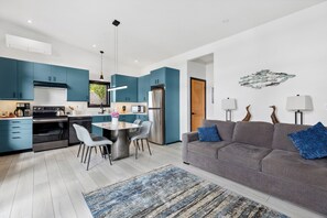 Interior - Mt Rainier View Beachfront Retreat - Private Beach (Poulsbo)