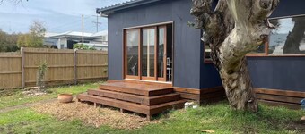 Light open plan family home - 1 block back from beach