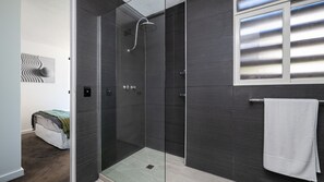 Shower, hair dryer, towels - The Baseline Stay, South Yarra (South Yarra)